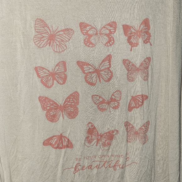 🏵 Beautiful Butterfly Tee - Picture 2 of 5